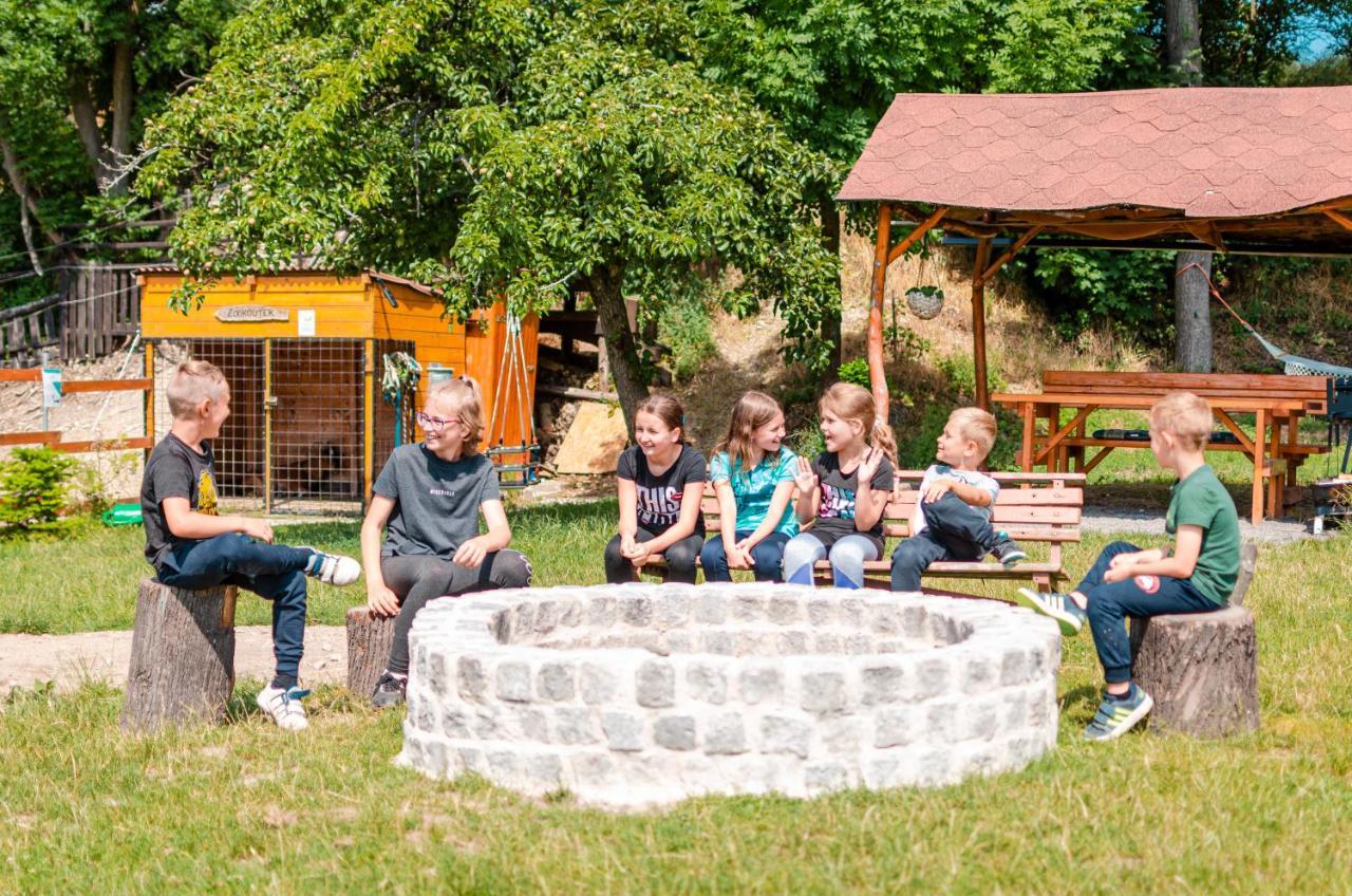 Cozy Wood Hut On The Farm Villa Třebívlice Kültér fotó