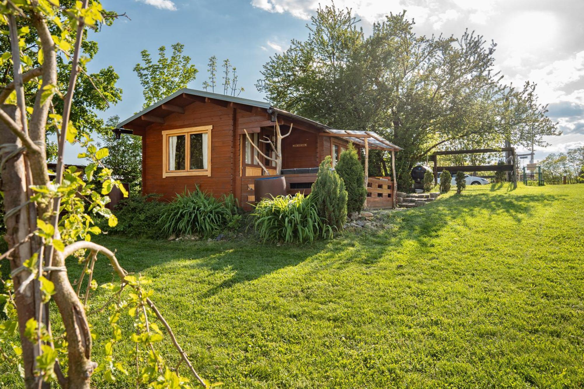 Cozy Wood Hut On The Farm Villa Třebívlice Kültér fotó